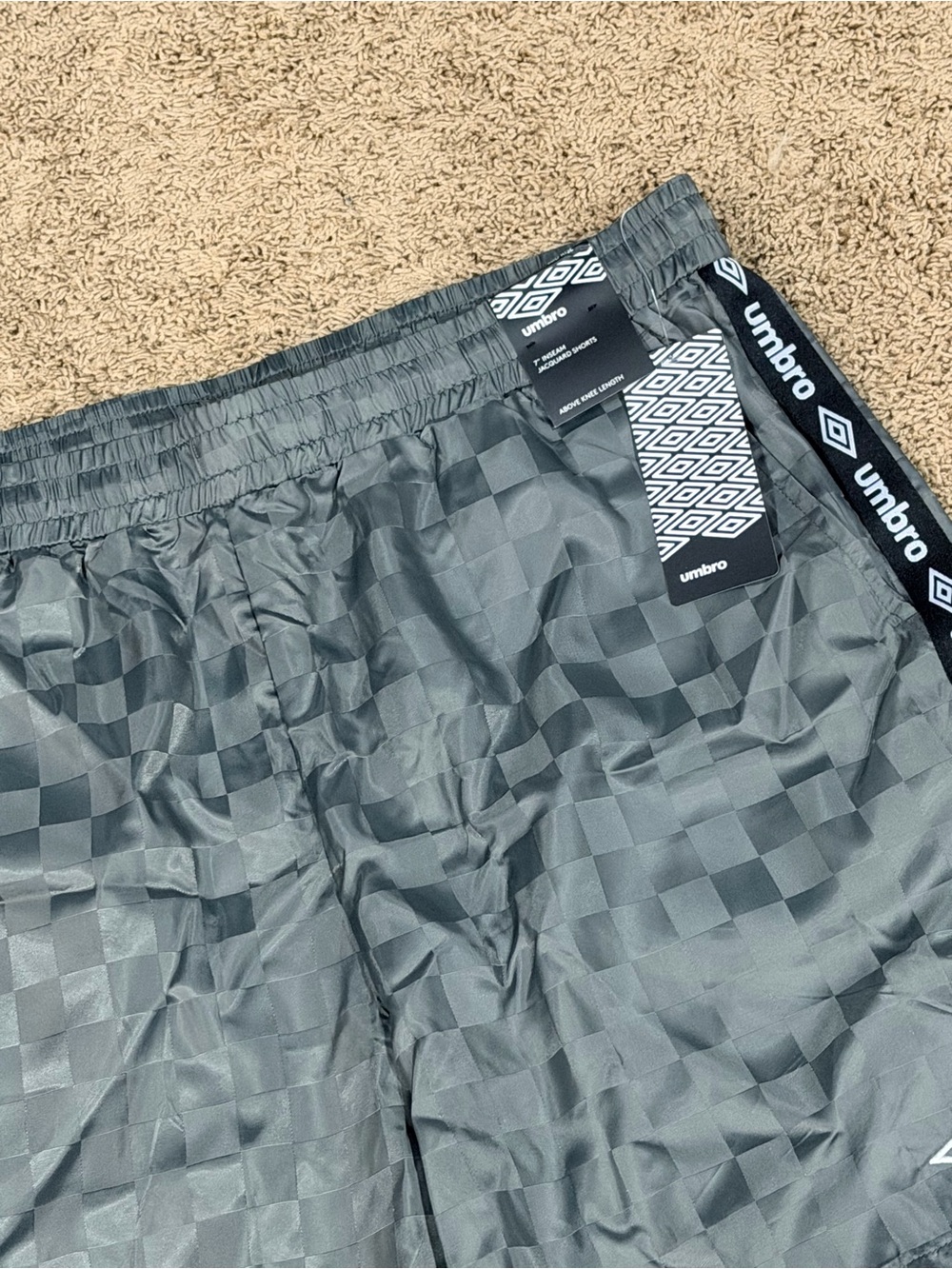 Umbro Jacquard 7" Inseam Checkered Shorts w. Stripe Rare Men's L New NWT